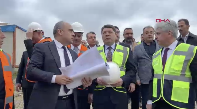 Sakarya – Adalet Bakanı Tunç, Sakarya Adalet Sarayı inşaatında incelmelerde bulundu
