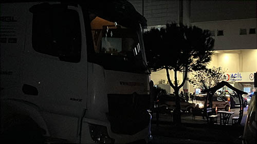 Kocaeli – TIR’la hastane otoparkına girdi; alkollü çıktı, uyuşturucu madde ele geçirildi