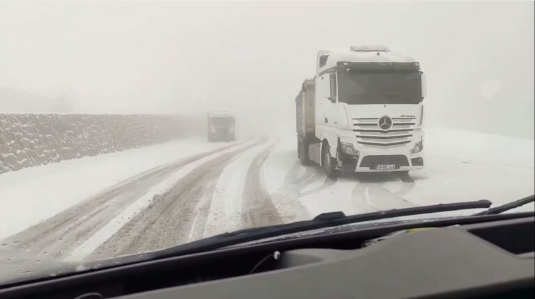 Kop Dağı’nda kar ve tipi etkili oldu