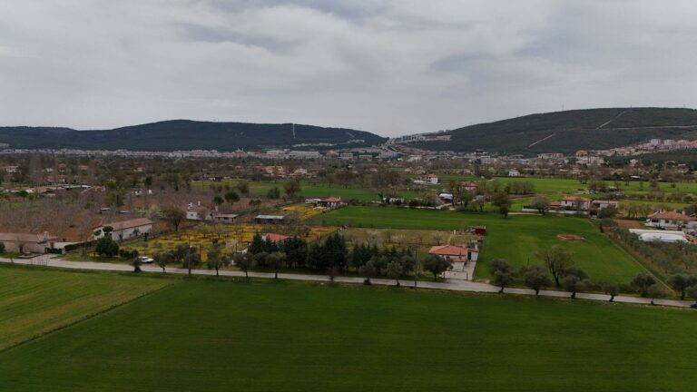 Muğla’da alışılmışın dışında bir yayla; çıkılmıyor, iniliyor