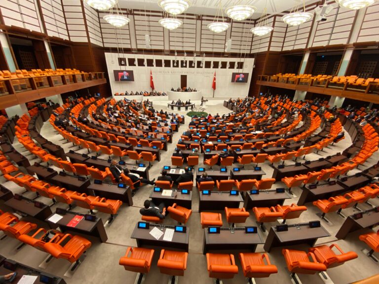 TBMM Genel Kurulu, Sırrı Süreyya Önder’in sağlık durumu nedeniyle çalışmalarına 2 gün ara verdi
