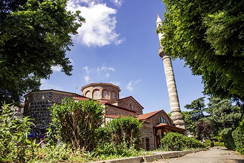 17 asırlık camide tarihe yolculuk