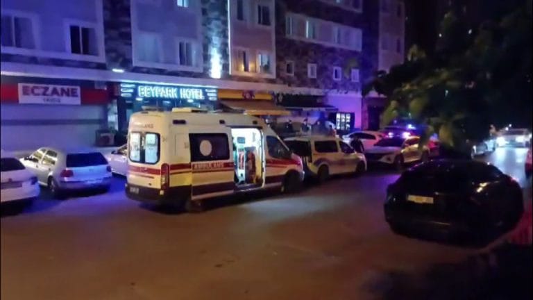 İstanbul – Esenyurt’ta baba, tartıştığı oğlunu silahla yaraladı