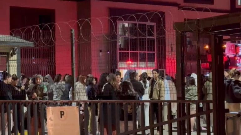 İstanbul- Tuzla’da, öğrenci yurdundaki yangın panik yarattı