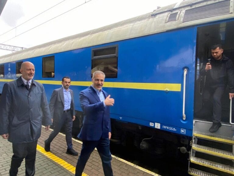 Bakan Fidan, Ukrayna ziyareti için trenle Polonya’dan Kiev’e hareket etti / Geniş haber
