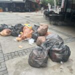 İzmir'de grevin 3'üncü gününde sokaklarda çöpler birikti 2 izmirde grevin 3uncu gununde sokaklarda copler birikti 0b4cfe04e529