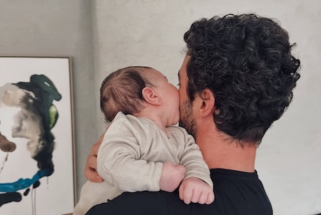 Pınar Deniz’den Duygusal Paylaşım: Oğlunun Yüzünü İlk Kez Takipçileriyle Paylaştı