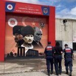 Arkadaşını tabancayla vuran şüpheli, taksi bagajında yakalandı 1 arkadasini tabancayla vuran supheli taksi bagajinda yakalandi 230bc69b232f