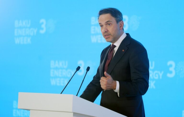 Bakan Bayraktar, ‘Bakü Enerji Haftası’ açılış törenine katıldı