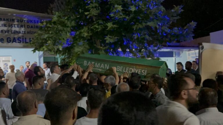 Batman’da bilirkişi ekibinin otomobili, şarampole yuvarlandı: 5 ölü (5)