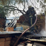 Ev sahibi, elindeki keserle itfaiyecilere yardıma koştu 5 ev sahibi elindeki keserle itfaiyecilere yardima kostu 83e8faaeaff4