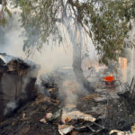 Ev sahibi, elindeki keserle itfaiyecilere yardıma koştu 2 ev sahibi elindeki keserle itfaiyecilere yardima kostu ac9569e53b0d