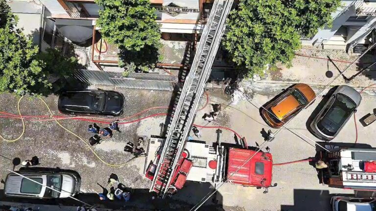 İstanbul – Fatih’te otel çatısında çıkan yangın söndürüldü