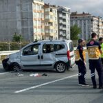 rizede hafif ticari arac bariyerlere carpti 2 olu 3 yarali 64ab31eba688