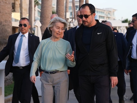Rum Yönetiminden Türk Tarafına Ziyaretlere Engel: “KKTC’ye Geçmeyin” Mesajı Uluslararası Temaslara Yansıyor