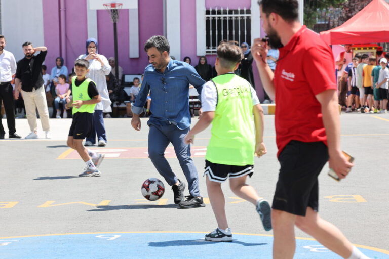 Bağcılar’da çocuklar yaz tatilini spor yaparak geçiriyor