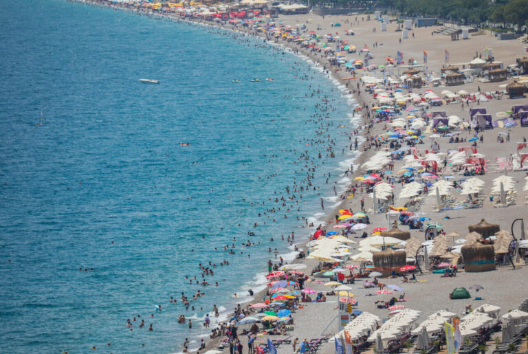 Antalya, dün ülkenin en sıcak yeri oldu