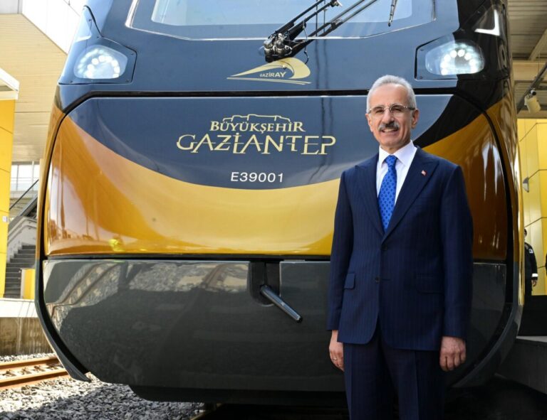 Bakan Uraloğlu: Kendi ürettiğimiz yerli araçlarımız yolcu taşımacılığına başlayacak