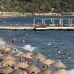 bodrumda turistlerin deniz keyfi e05ee181db00