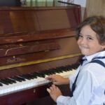 6 yasindaki yusufun piyano yetenegi beethoven ve mozartin eserlerini ustalikla caliyor 1a43bdf869d8