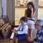 6 yasindaki yusufun piyano yetenegi beethoven ve mozartin eserlerini ustalikla caliyor 8cc35509df0f