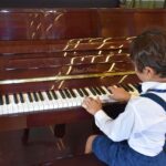 6 yasindaki yusufun piyano yetenegi beethoven ve mozartin eserlerini ustalikla caliyor 93b3c8caaa01