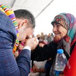 bakan kurum depremzede kadinlarla birlikte temel atti 822be08e33c2