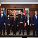 Bakan Tekin, Türkiye'nin Bakü Büyükelçiliği'ni ziyaret etti 1 bakan tekin turkiyenin baku buyukelciligini ziyaret etti 41ad03aaed45