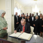 cumhurbaskani erdogan blair house calisanlariyla hatira fotografi cektirdi b824fd5fb6c1