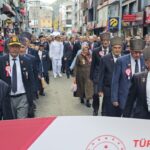 gaziler gununde esleri de gazilerle birlikte yurudu b7c9e91586d5