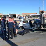 isikta bekleyen tira carpan otomobilin surucusu yaralandi annesi oldu 890775472d68