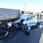 isikta bekleyen tira carpan otomobilin surucusu yaralandi annesi oldu de27d6e37339