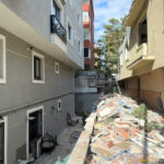 istanbul avcilardaki binanin yikimi sirasinda yandaki evin bahcesine molozlar dustu ba160a74a1ec