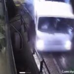 istanbul besiktasta kamyonun is yerine carpmaktan kil payi kurtuldugu anlar kamerada 48213981dbe4