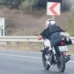 istanbul eyupsultanda yatarak motosiklet suren surucunun tehlikeli yolculugu kamerada 22afd1ac8b40
