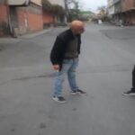 istanbul gaziosmanpasada esnafa kufur edip otomobillere tasla saldirdi dc2e86e429b0