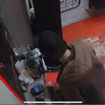 istanbul taksimde 1 ay once ise basladigi dukkani soydu telefonu suna bak diyerek caldi 4bfc6cec5a2e