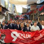 izmirde 350 metrelik turk bayragi ile zafer yuruyusu 599a39375f07