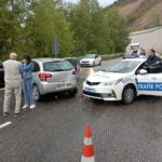 Kazaya müdahale eden polislerin aracına otomobil çarptı; 2'si polis 8 yaralı 2 kazaya mudahale eden polislerin aracina otomobil carpti 2si polis 8 yarali a4424936c75e