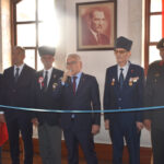 kibris gazisi bob rossdan esinlenip ressam oldu ilk sergisini acti 369d7ff94673