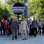 mora katliaminin yil donumunde yunanistanin edirne konsoloslugu onune siyah celenk birakildi 410f4b4673d8