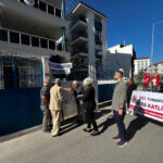 mora katliaminin yil donumunde yunanistanin edirne konsoloslugu onune siyah celenk birakildi 982d899d48dd