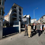 mora katliaminin yil donumunde yunanistanin edirne konsoloslugu onune siyah celenk birakildi e54a53baf0a5
