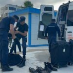 sahilde cocuk ayakkabilari bulundu ekipler denizde arama baslatti 75f137faa87f