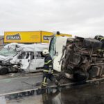 tekirdagda kamyon ile isci servis minibusu carpisti 3 olu 9 yarali 2 8fa05d2ea479