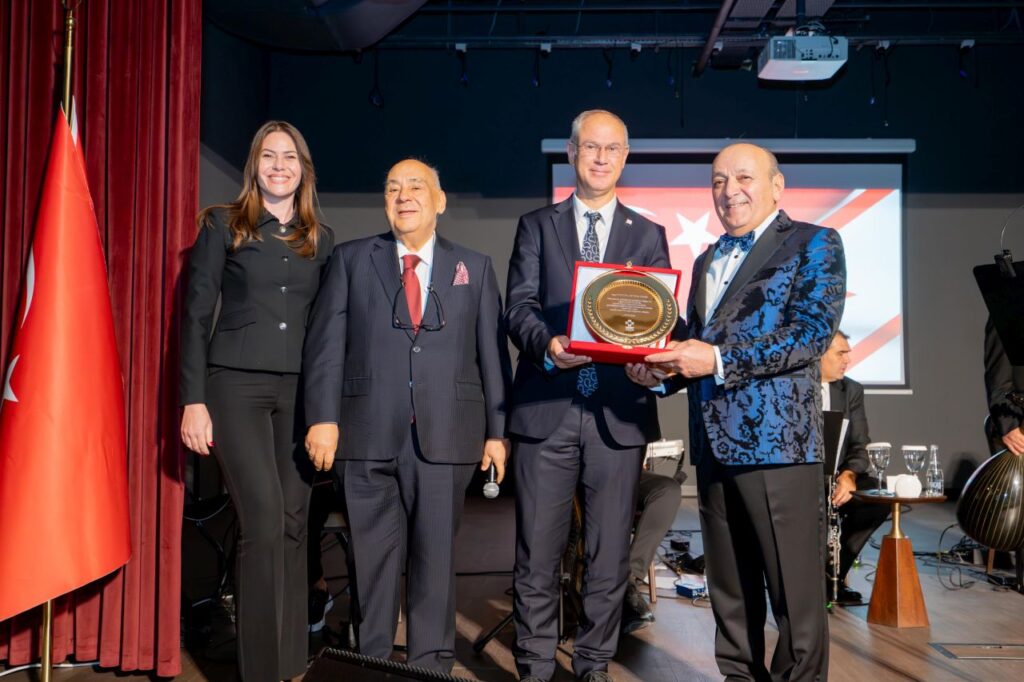 Prof. Dr. Ali Rıza Kural’dan Cumhuriyet’e Armağan Eşsiz Türk Sanat Müziği Gecesi 1 2 1