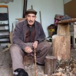 79 yasinda atik tahta parcalarindan yaptigi urunlerle gecimini sagliyor c4a7bf4f1626