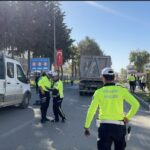 Adıyaman'da Sondaj Çalışmaları Sırasında TIR Dorsesindeki Beton Caddeye Döküldü 7 adiyamanda hafriyat tirinin dorsesindeki beton yola dokuldu video eklendi 7a5535926e70