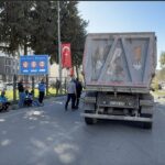 Adıyaman'da Sondaj Çalışmaları Sırasında TIR Dorsesindeki Beton Caddeye Döküldü 3 adiyamanda hafriyat tirinin dorsesindeki beton yola dokuldu video eklendi e296c96e48bf