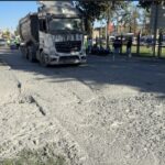 Adıyaman'da Sondaj Çalışmaları Sırasında TIR Dorsesindeki Beton Caddeye Döküldü 1 adiyamanda hafriyat tirinin dorsesindeki beton yola dokuldu video eklendi fac059a9d18c